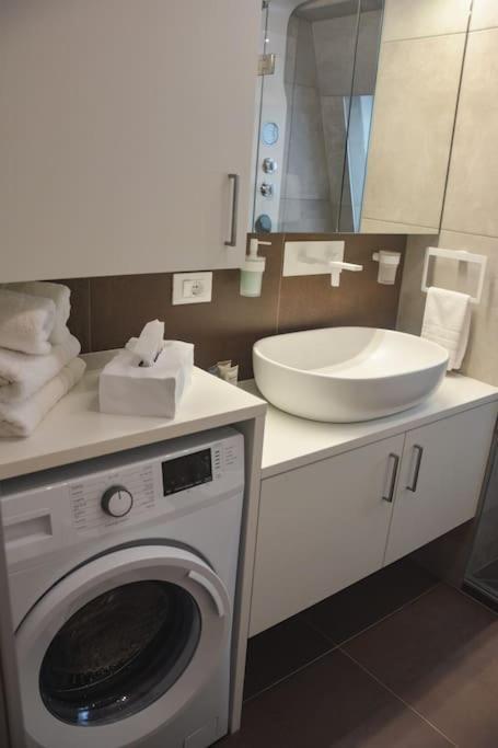 Moderne Ferienwohnung Merano Bagian luar foto