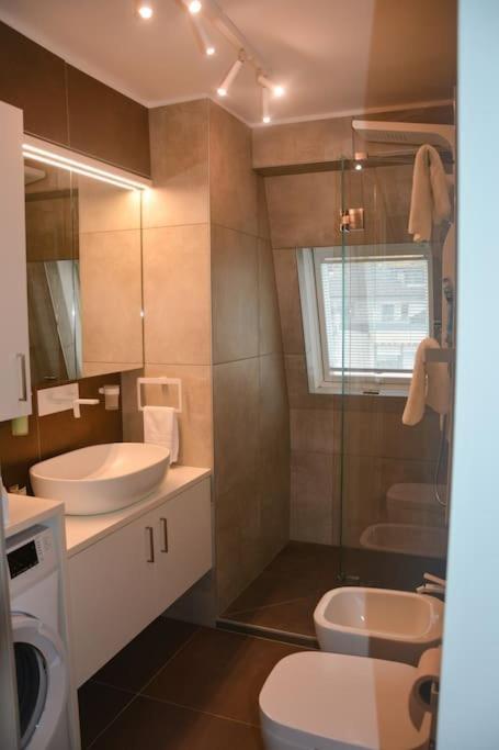 Moderne Ferienwohnung Merano Bagian luar foto